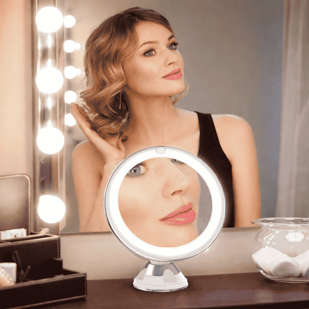 Miroir maquillage lumineux x10 sur coiffeuse